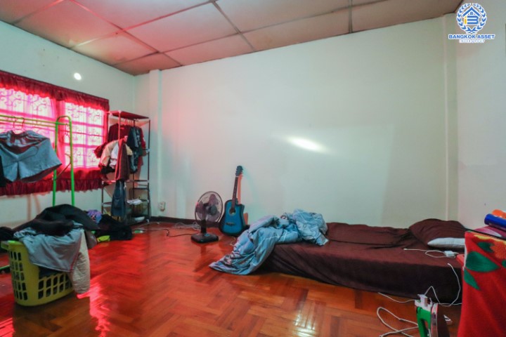 *****ทาวน์เฮ้าส์มือสองย่านกรุงเทพมหานคร ม.สกุลทิพย์ บรมราชชนนี บนเนื้อที่ 15.8 ตร.ว. ฟังก์ชัน 2 ห้องนอน 2 ห้องน้ำ 1 ที่จอดรถ บนทำเลติดถ.บรมราชชนนี บ้านหันทิศตะวันตก ใกล้รถไฟฟ้าสายสีแดงเข้ม "สถานีศาลายา" และทางด่วน "ศรีรัช"